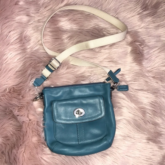 Coach Handbags - Authentic Coach Swingpack